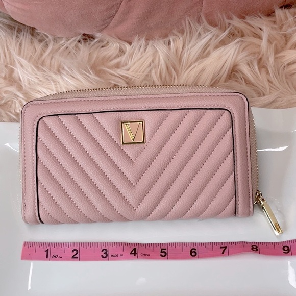 Victoria Secret Large Wallet - Picture 4 of 5
